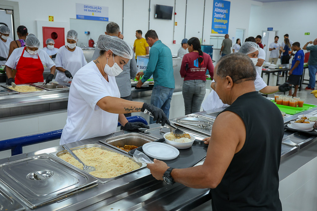 Restaurantes comunitários comemoram os 66 anos de Brasília com cardápio especial nesta quinta-feira (23)
