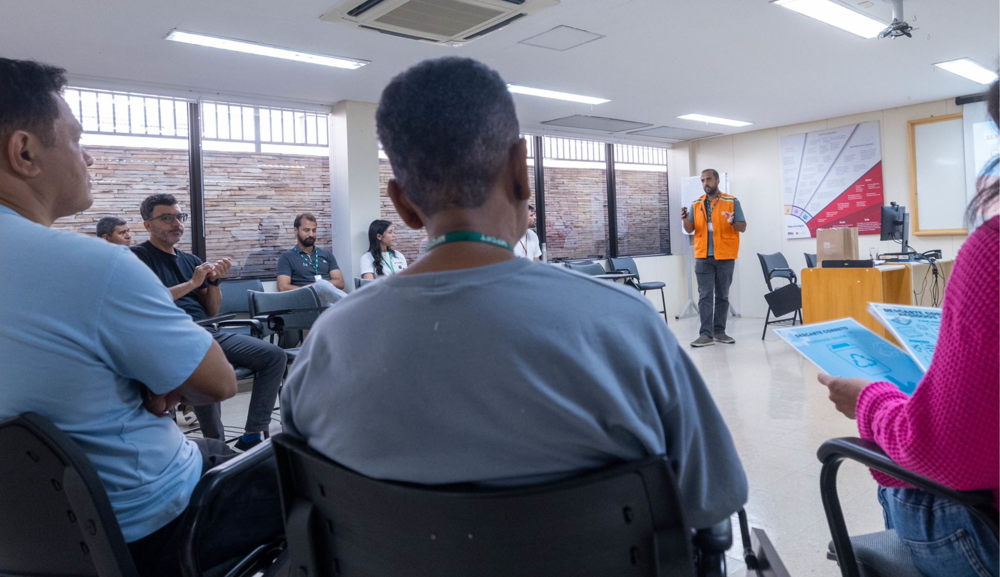 Servidores do SLU participam de atividade sobre separação correta de resíduos