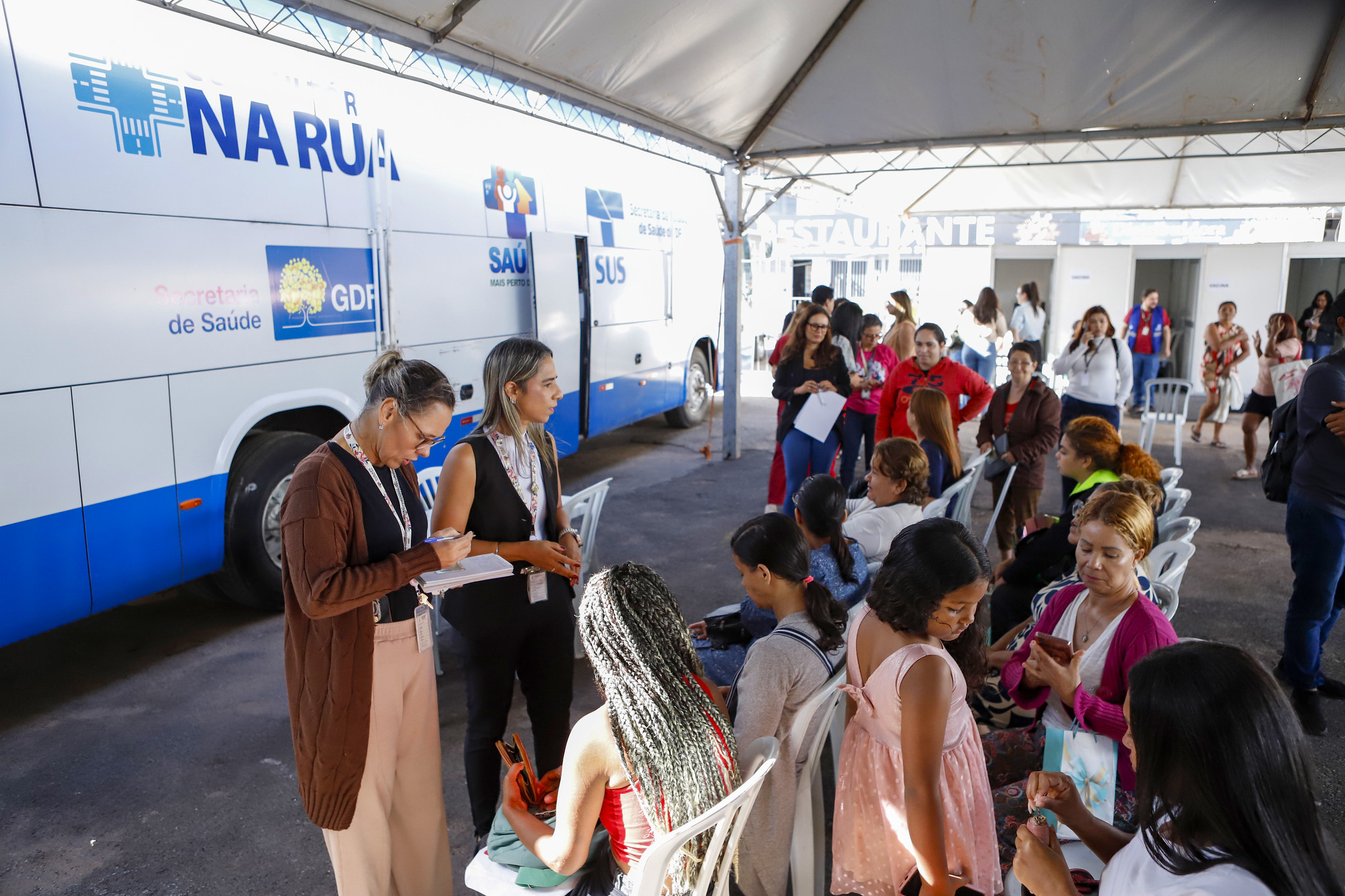 Programa GDF na Sua Porta levou serviços como vacinação e atendimento odontológico à população do Riacho Fundo II