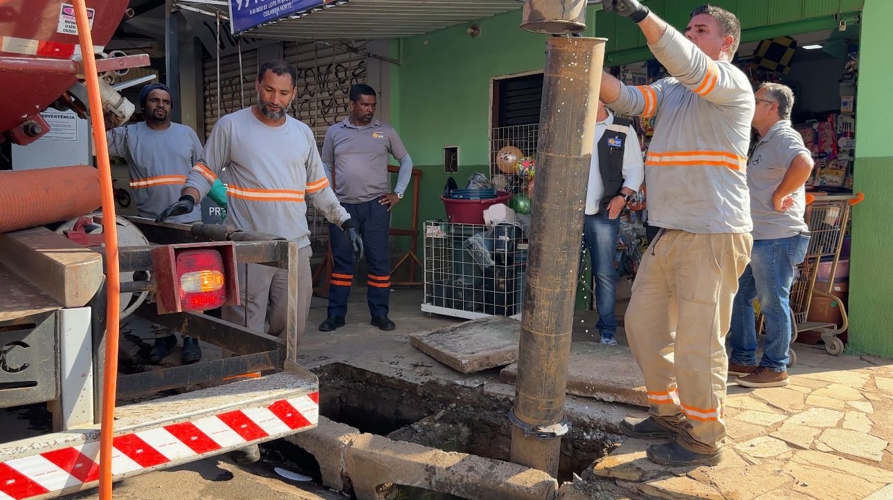 Força-tarefa retira entulho e melhora drenagem em ruas de Ceilândia