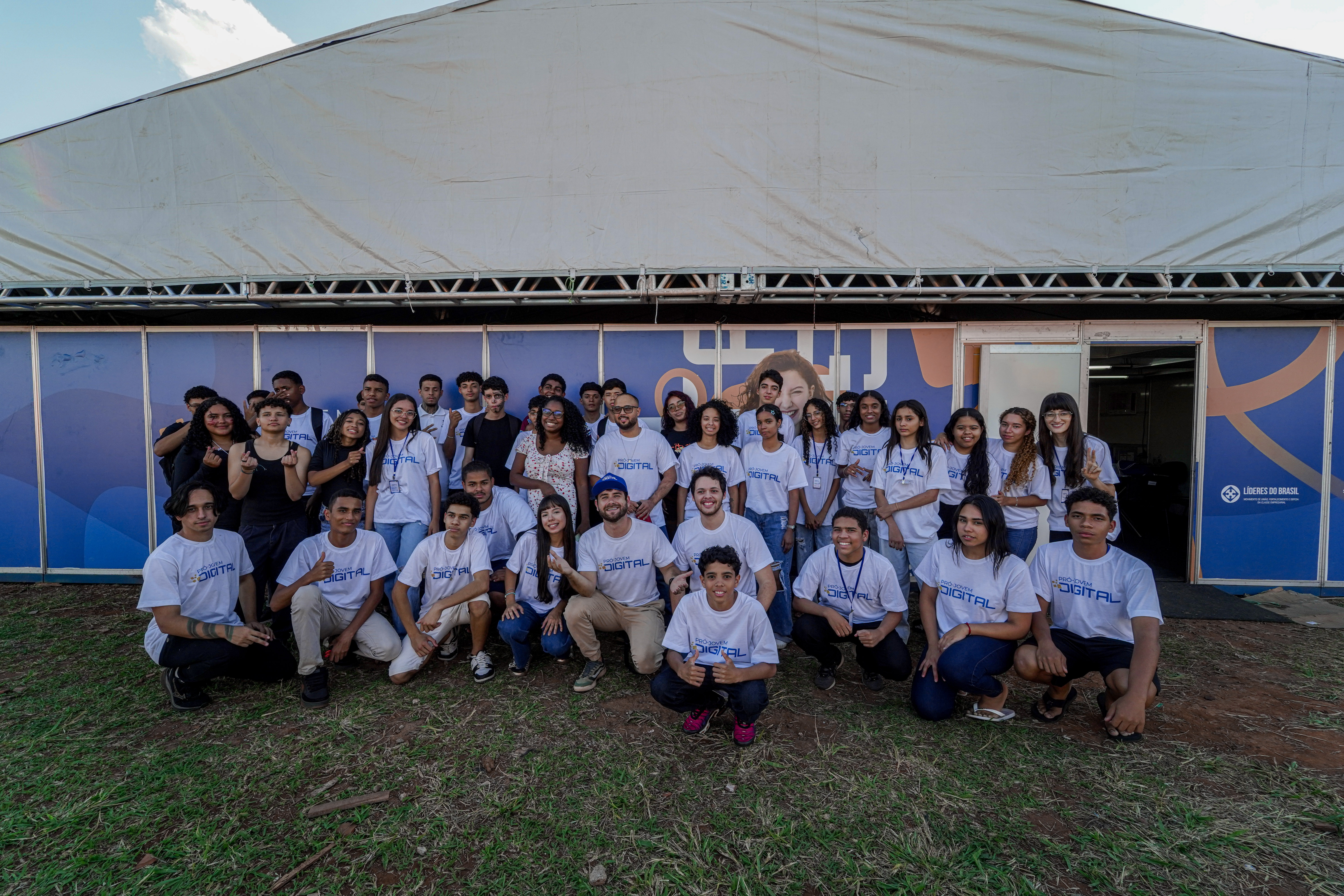 Curso de empreendedorismo, marketing digital e inteligência artificial forma 600 jovens e chega ao Gama e ao Sol Nascente