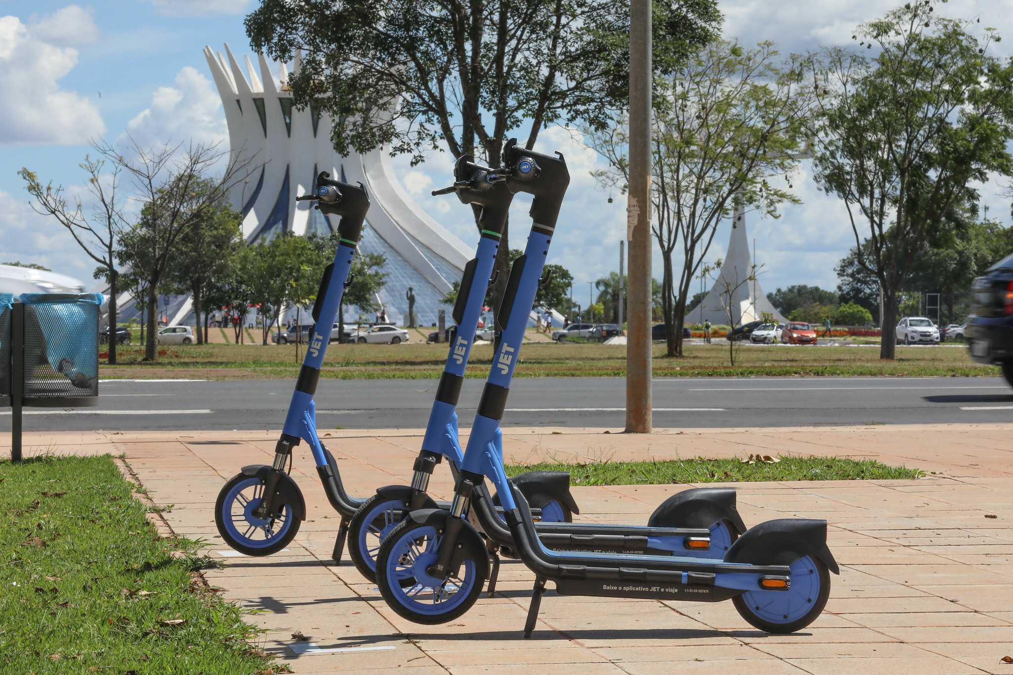 Empresas são credenciadas para atuar no serviço de patinetes compartilhados no DF