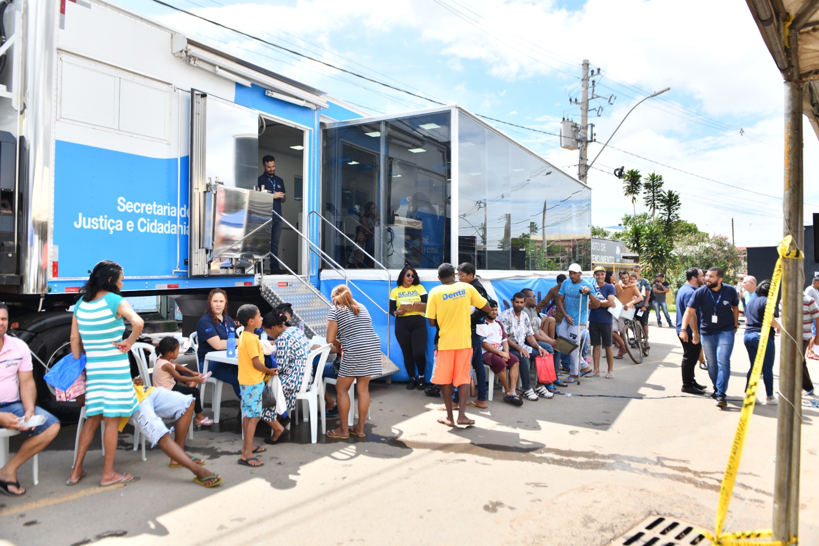 Projeto Na Sua Hora leva serviços públicos gratuitos para a população no período noturno