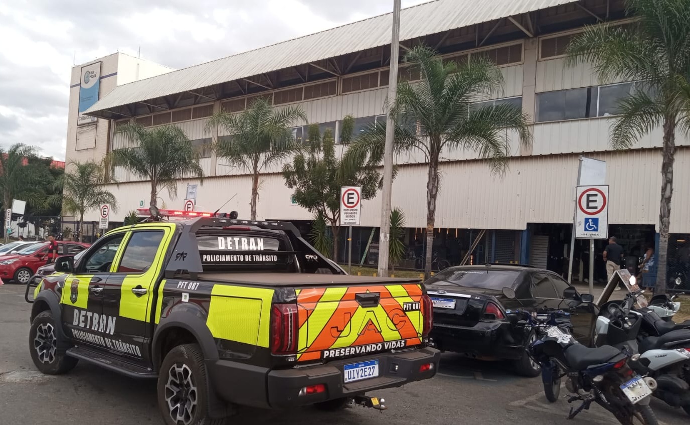 Estacionamentos em Ceilândia passam por fiscalização