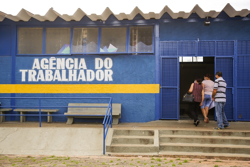 Agências do trabalhador têm vagas com salários de até R$ 6 mil nesta terça (9)