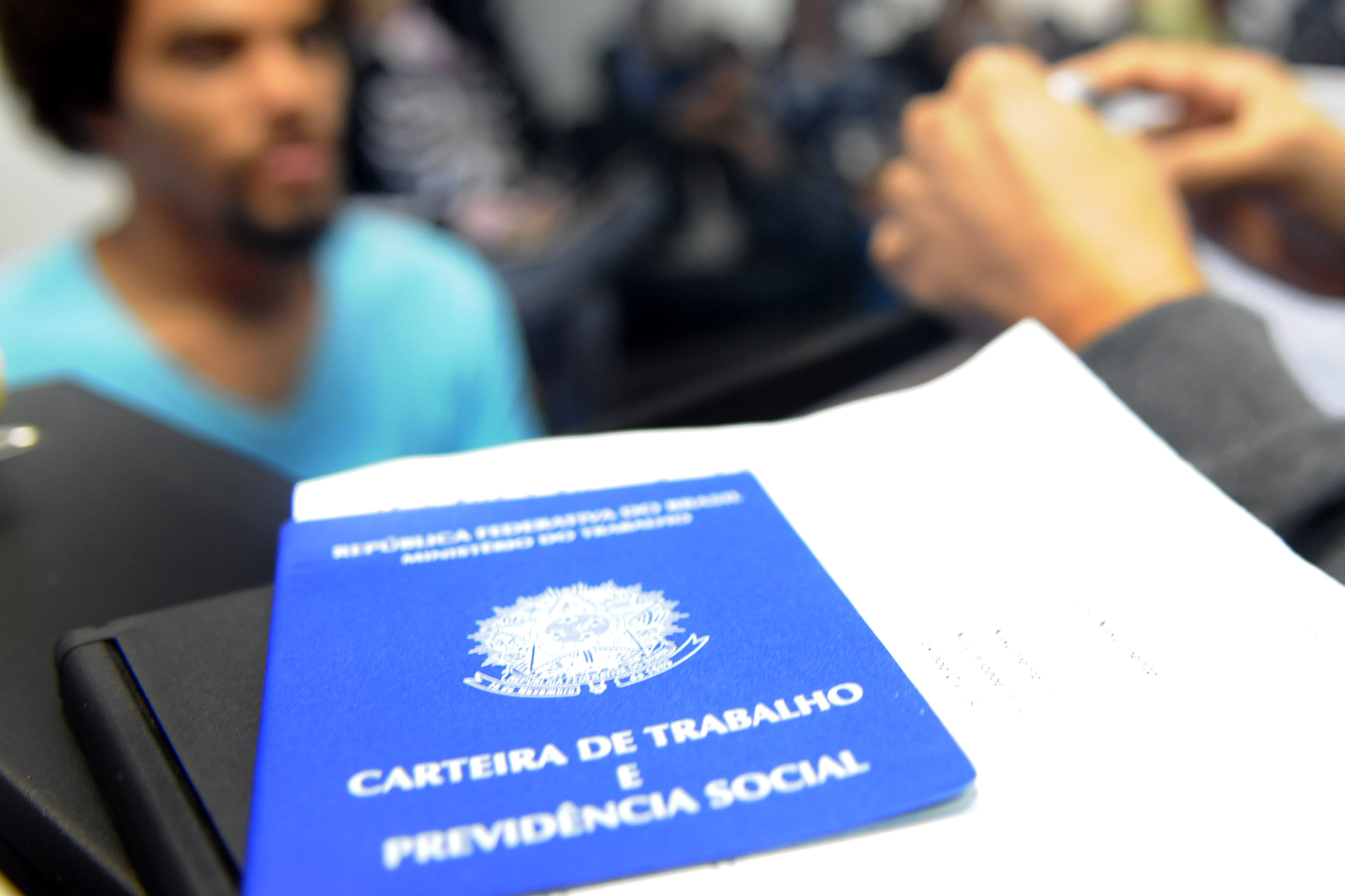 Agências do trabalhador oferecem mais de 1,4 mil vagas de emprego nesta quinta-feira (20)