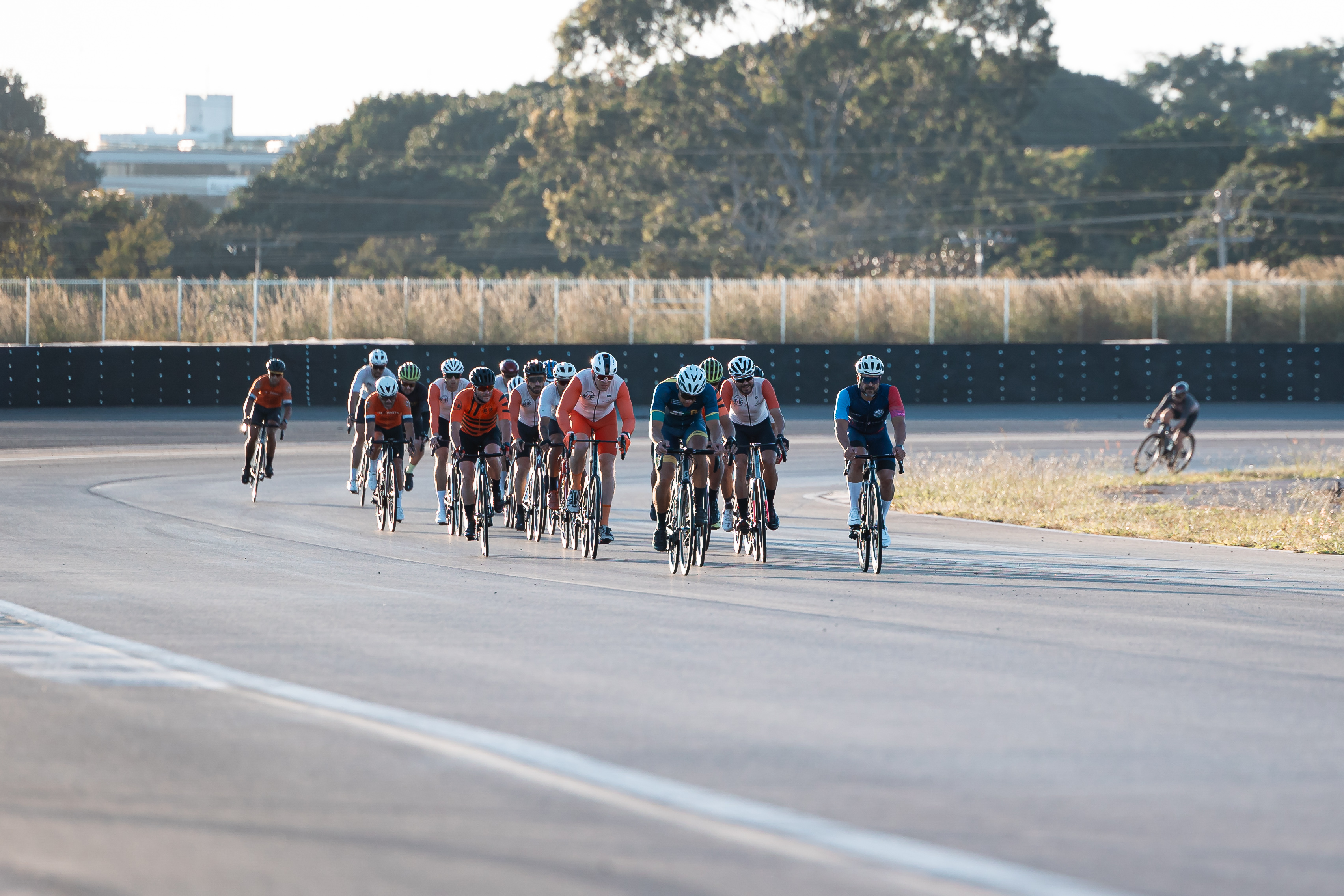 Onze mil ciclistas e corredores utilizam a pista do Autódromo de Brasília