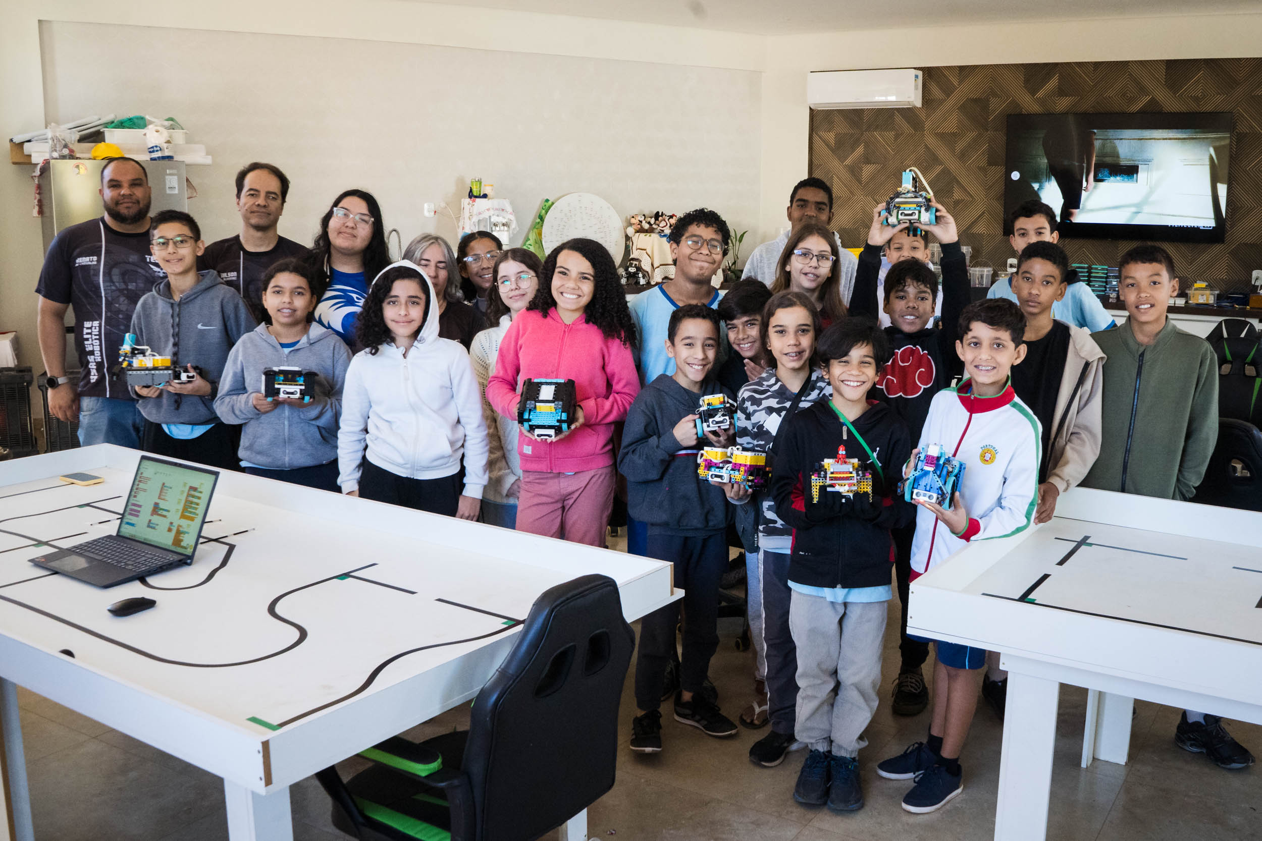 Aula de robótica para torneios inspira alunos do Gama em competições nacionais