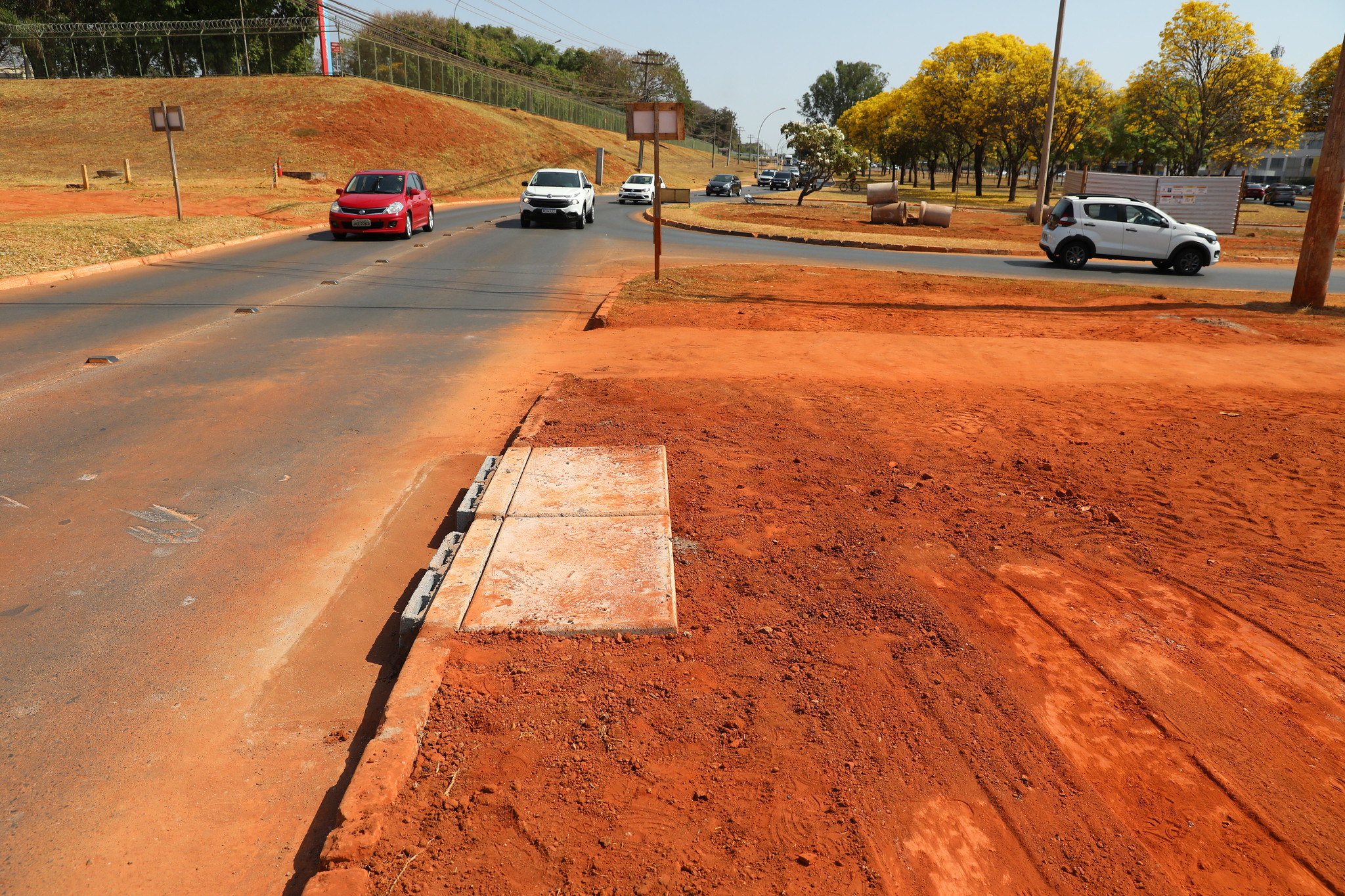 Construídas em pontos estratégicos da Asa Norte, bocas de lobo do Drenar DF já estão prontas