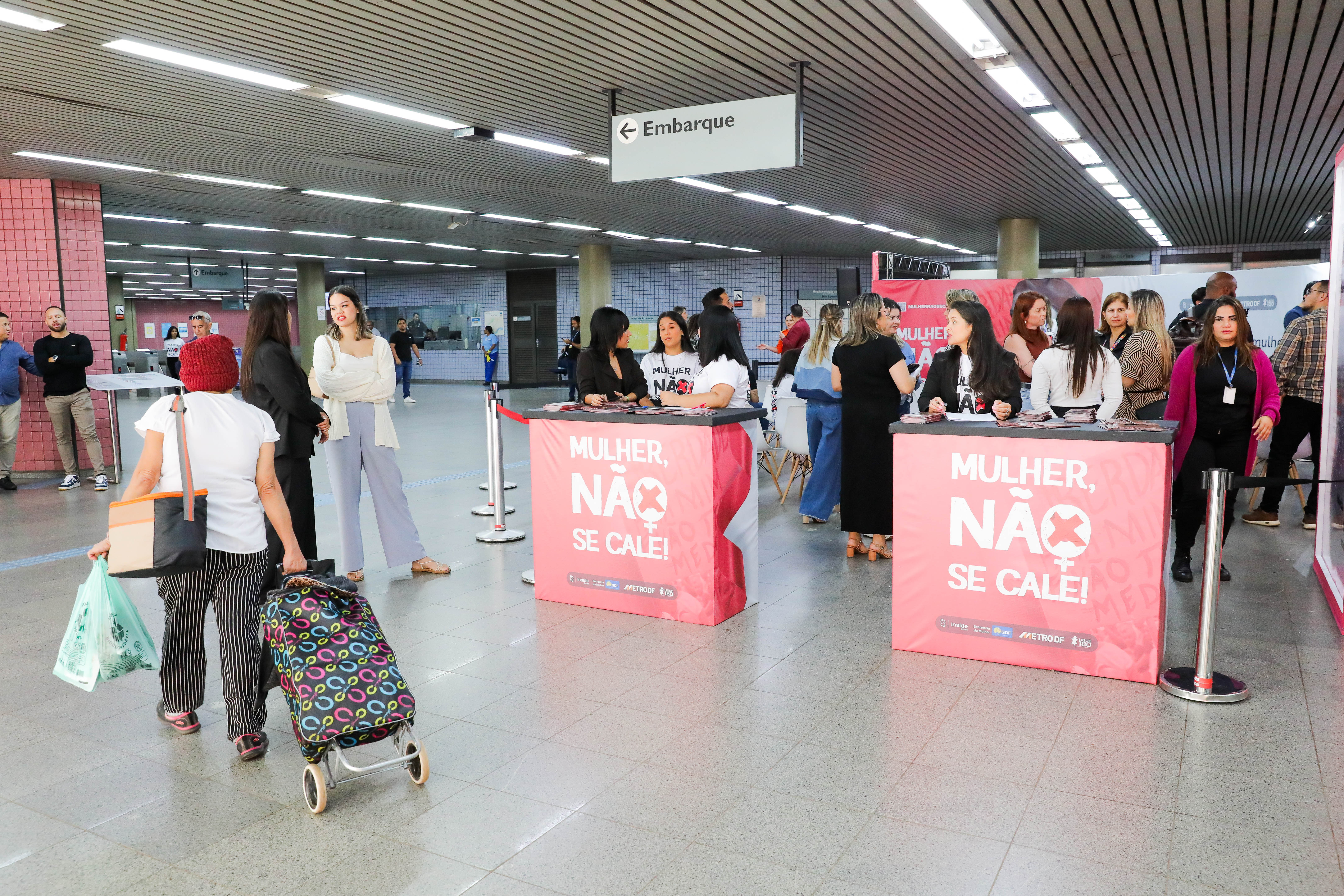 Projeto Mulher, Não se Cale! promove ação na Praça do Relógio para conscientizar sobre violência de gênero