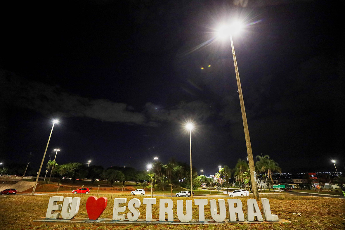 Nova iluminação leva mais segurança ao viaduto e ao balão de acesso à Estrutural