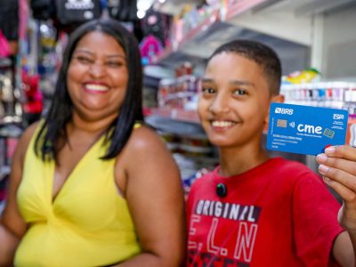 Cartão Material Escolar garante acesso de mais de 200 mil estudantes a itens de qualidade e aquece economia local