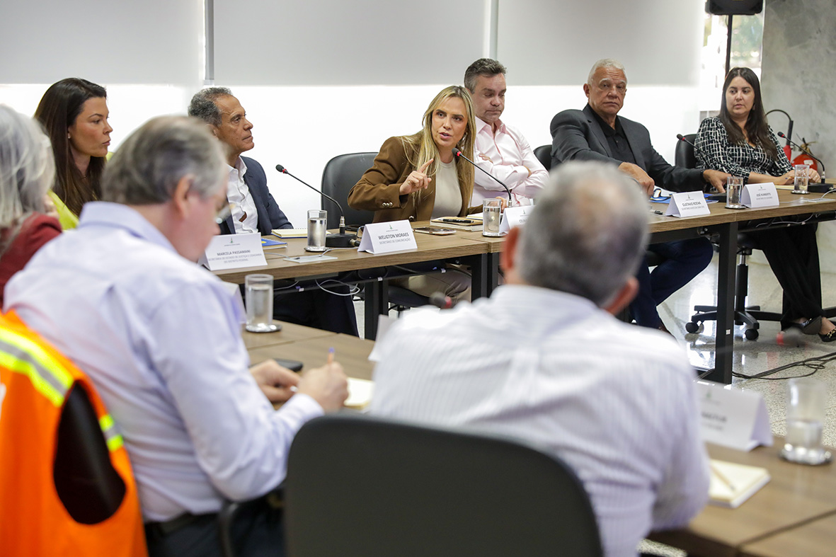 GDF alinha ações do Programa Acolhe DF em reunião com secretariado