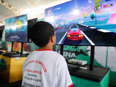 Crianças em vulnerabilidade têm acesso gratuito a jogos eletrônicos no Cyber Arena do Recanto das Emas