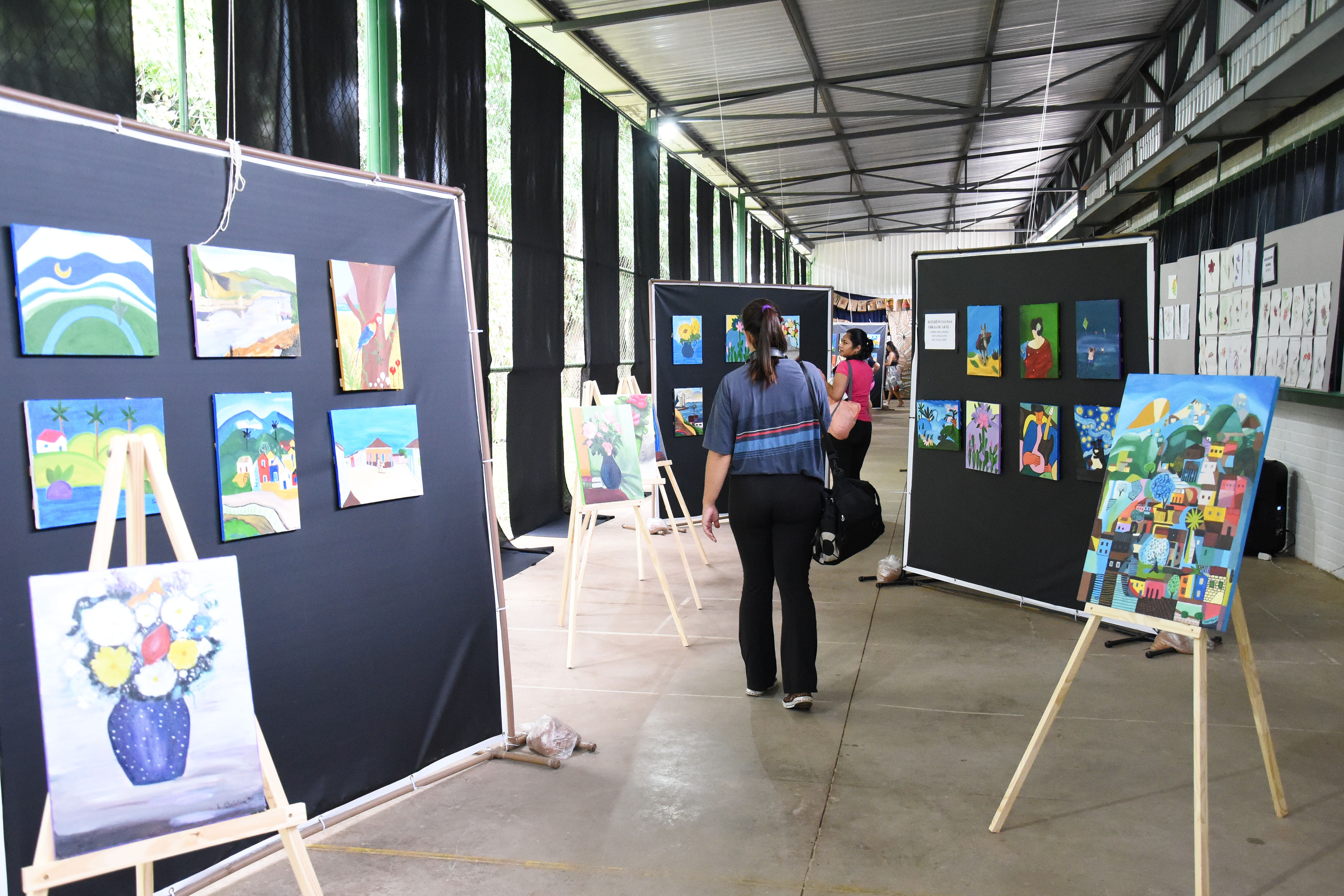 Exposição no CEF 410 Norte revela transformações pela arte e ancestralidade