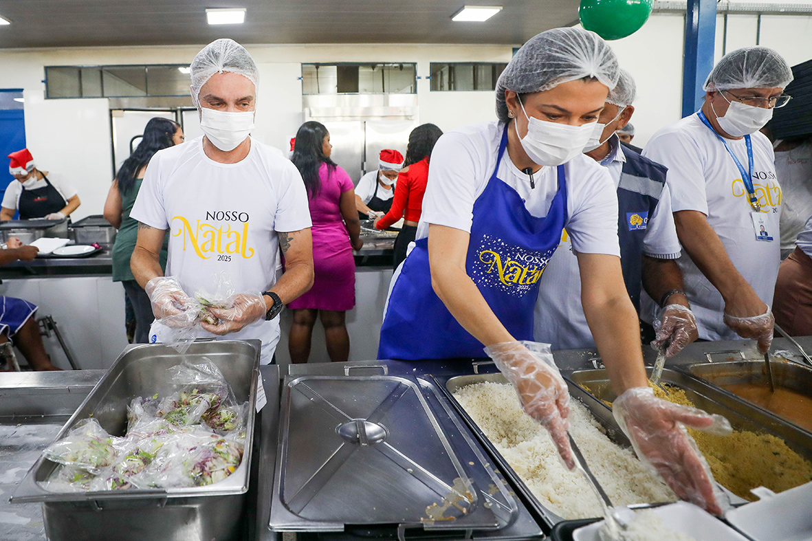 Nosso Natal: GDF leva ceia especial ao Restaurante Comunitário de Santa Maria
