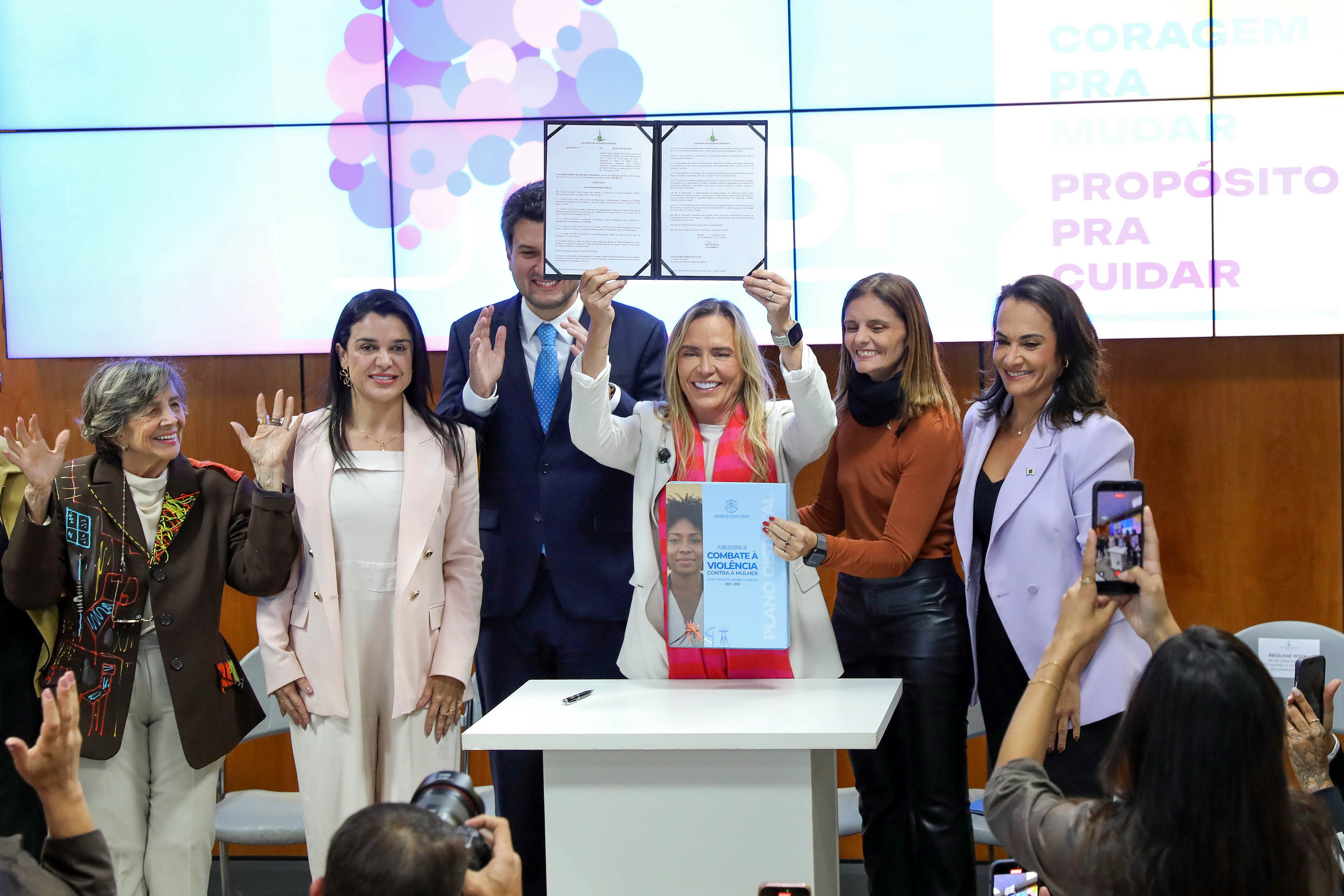 Celina Leão lança rede de amparo a mães atípicas e plano para frear violência