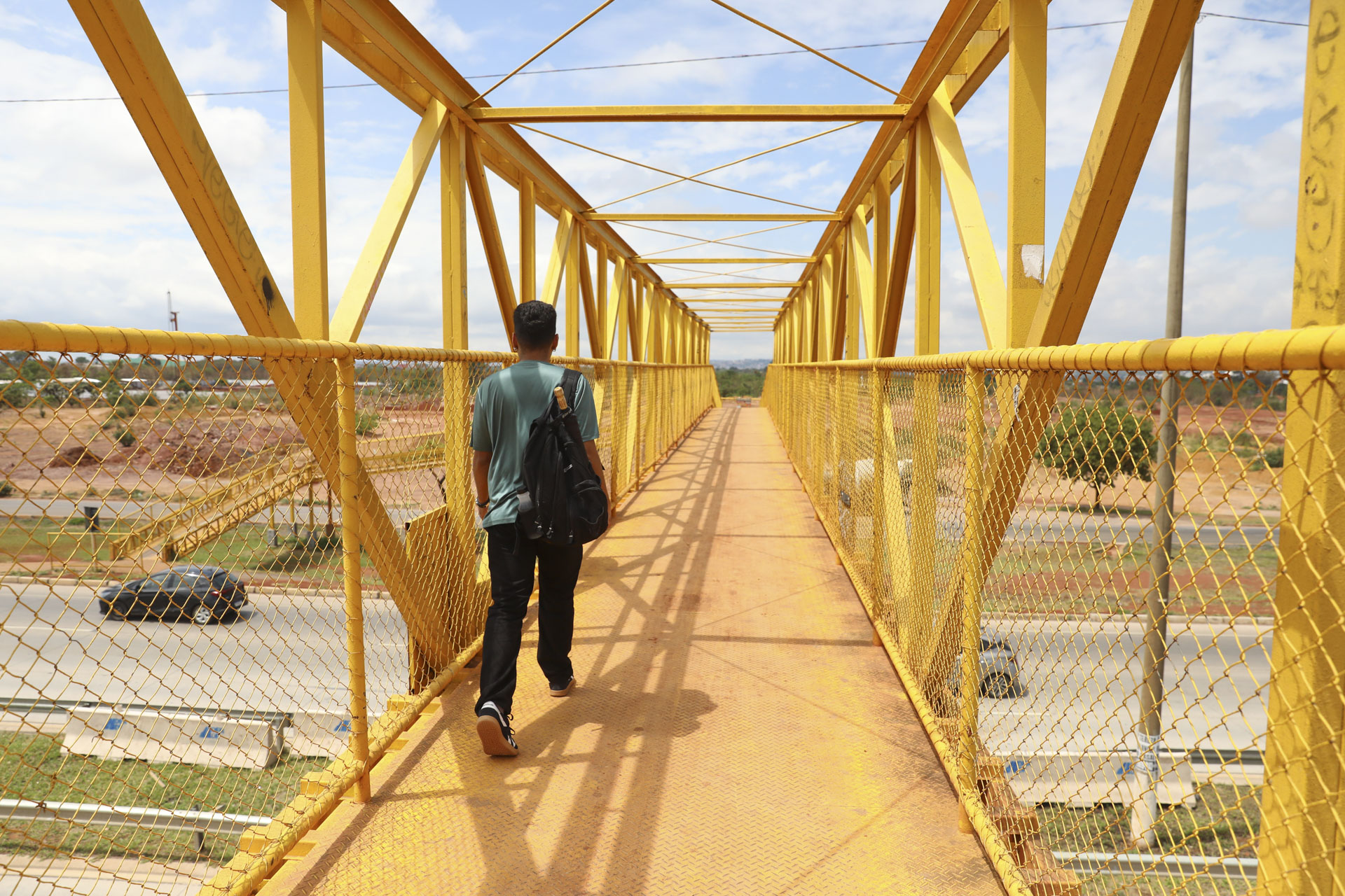 Novas passarelas garantem mais segurança a pedestres nas vias do Distrito Federal