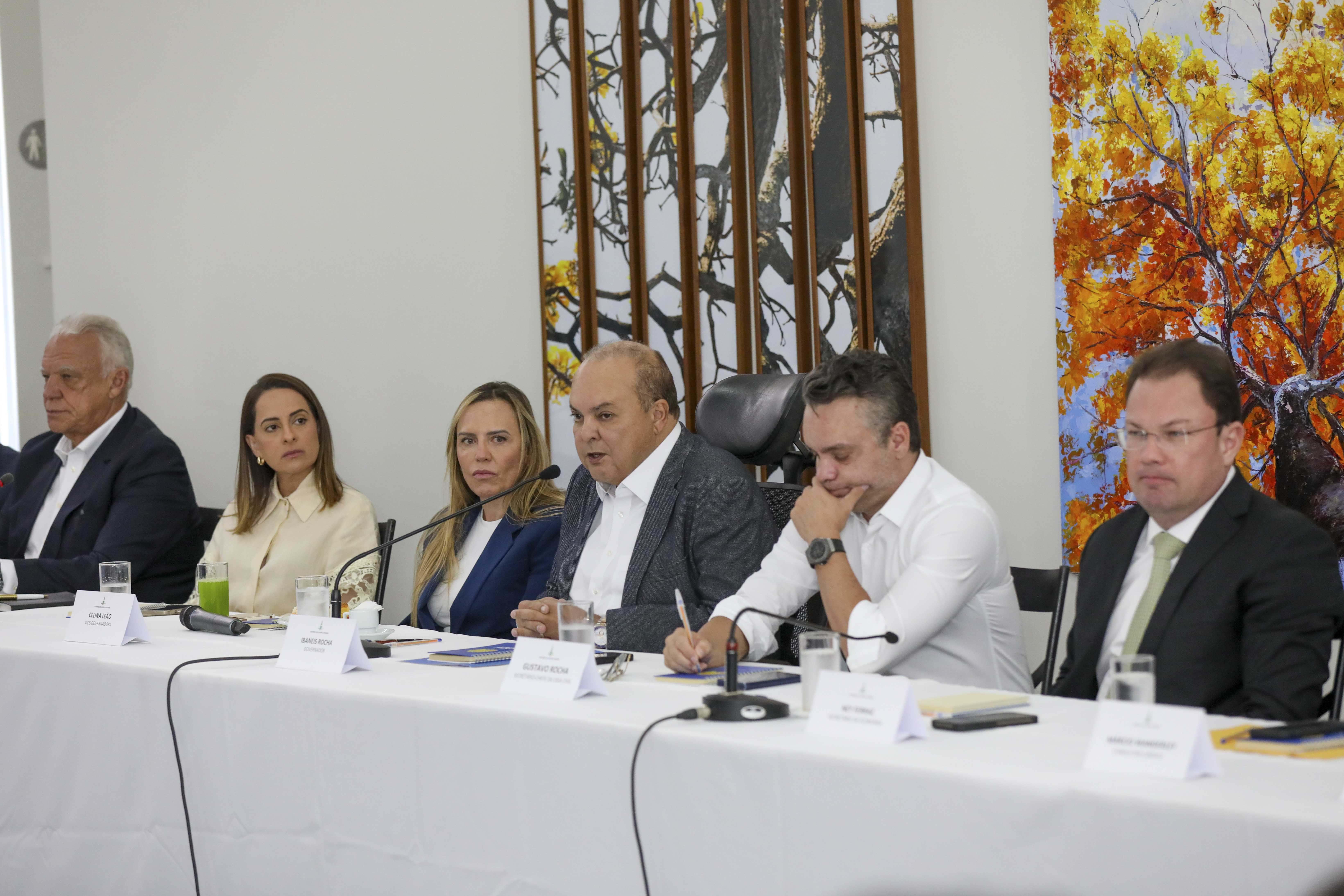 Governador define prioridades para o segundo semestre em reunião com secretários e presidentes de empresas