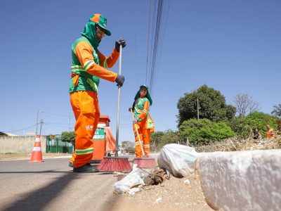 Garis têm horário de trabalho alterado e recebem kit de proteção durante período de seca