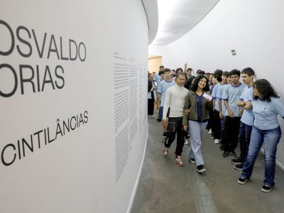 Alunos de Ceilândia vivenciam arte contemporânea em visita ao Museu Nacional