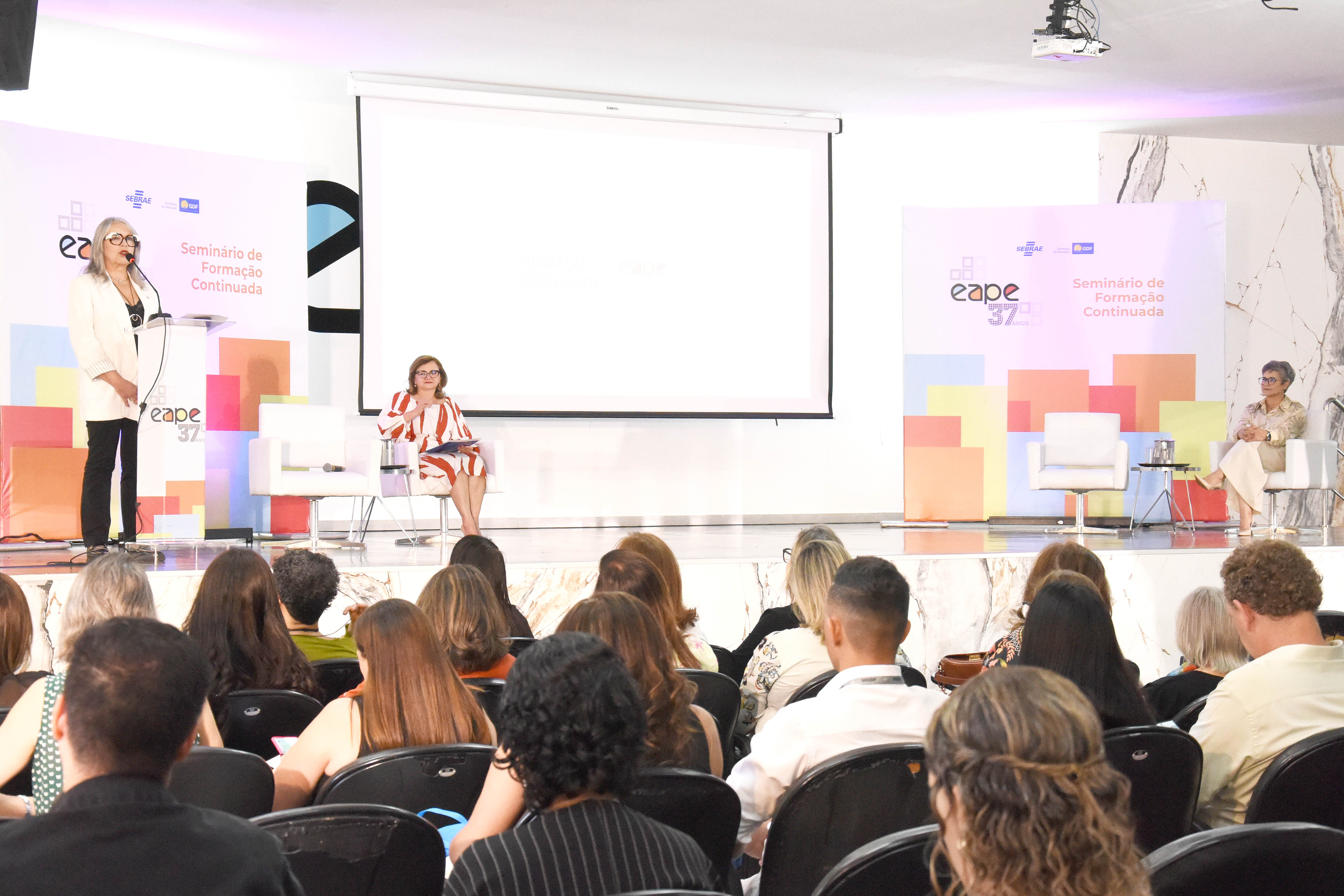 Escola de Aperfeiçoamento dos Profissionais da Educação celebra 37 anos