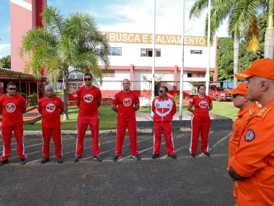 Bombeiros do DF retornam após missão de apoio e resgate em São José da Barra (MG)