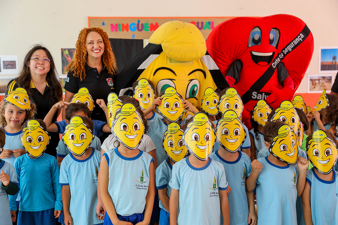 Teatro infantil leva educação de trânsito para escolas do DF