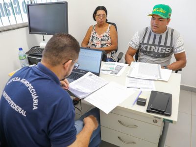 Mais de 150 produtores rurais apresentam cartões de vacina de rebanhos contra raiva