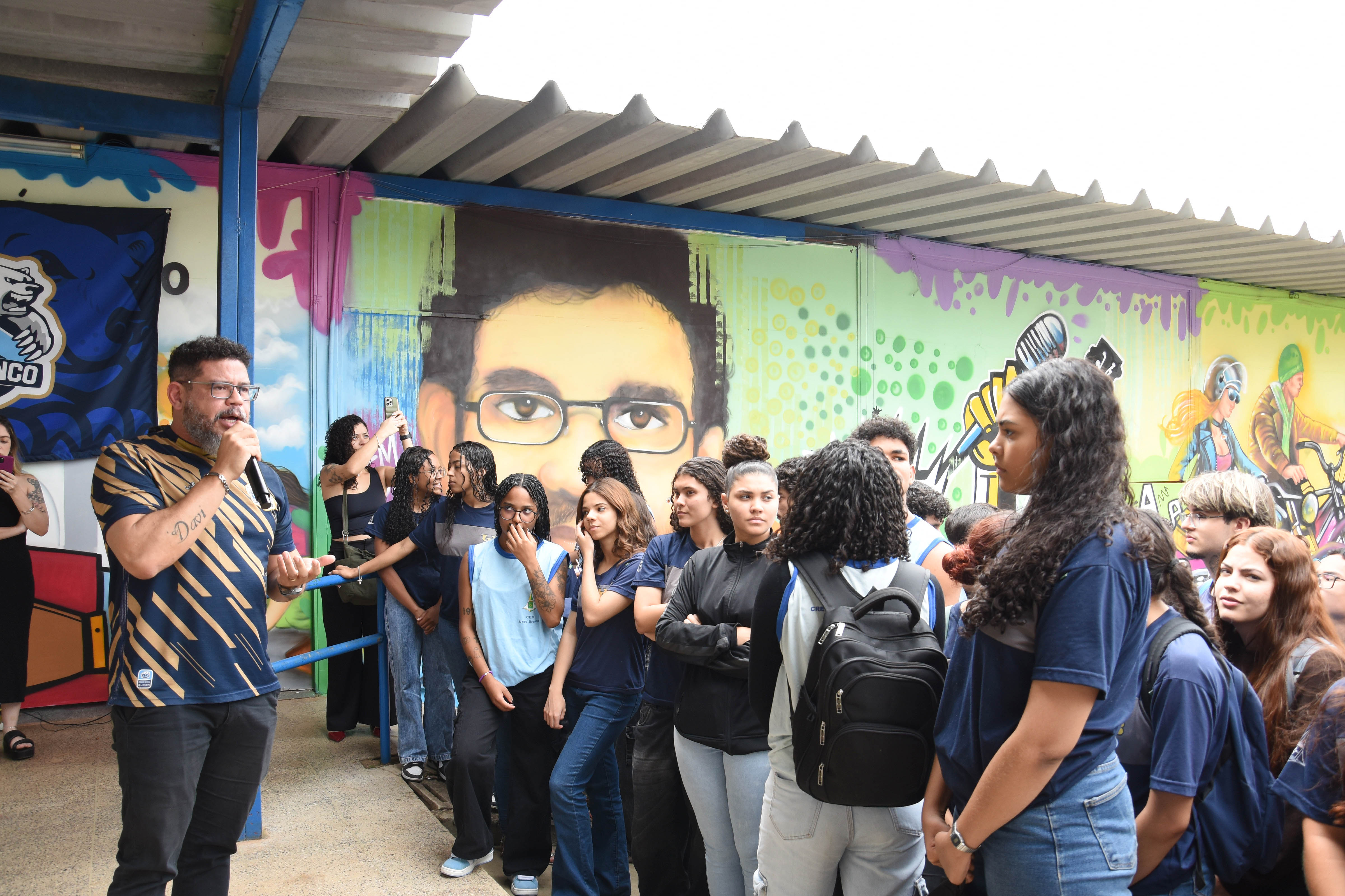 Escola pública do Núcleo Bandeirante inaugura auditório em homenagem a Renato Russo