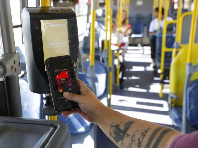 Mais de mil ônibus do DF já aceitam cartões de crédito e débito como forma de pagamento