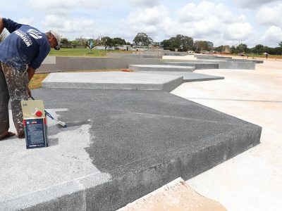Drenar DF: Pentágonos da Praça Internacional da Paz recebem revestimento antiderrapante