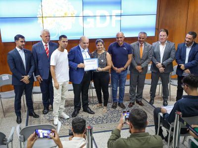 GDF repassa subsídio às primeiras famílias atendidas pelo programa Morar DF