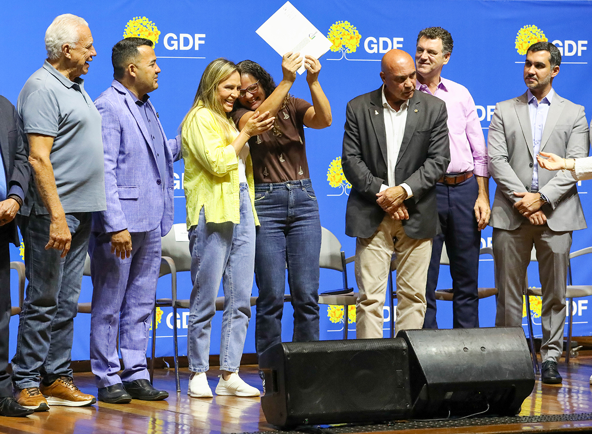 GDF entrega mais de mil escrituras e intensifica a regularização fundiária&nbsp;