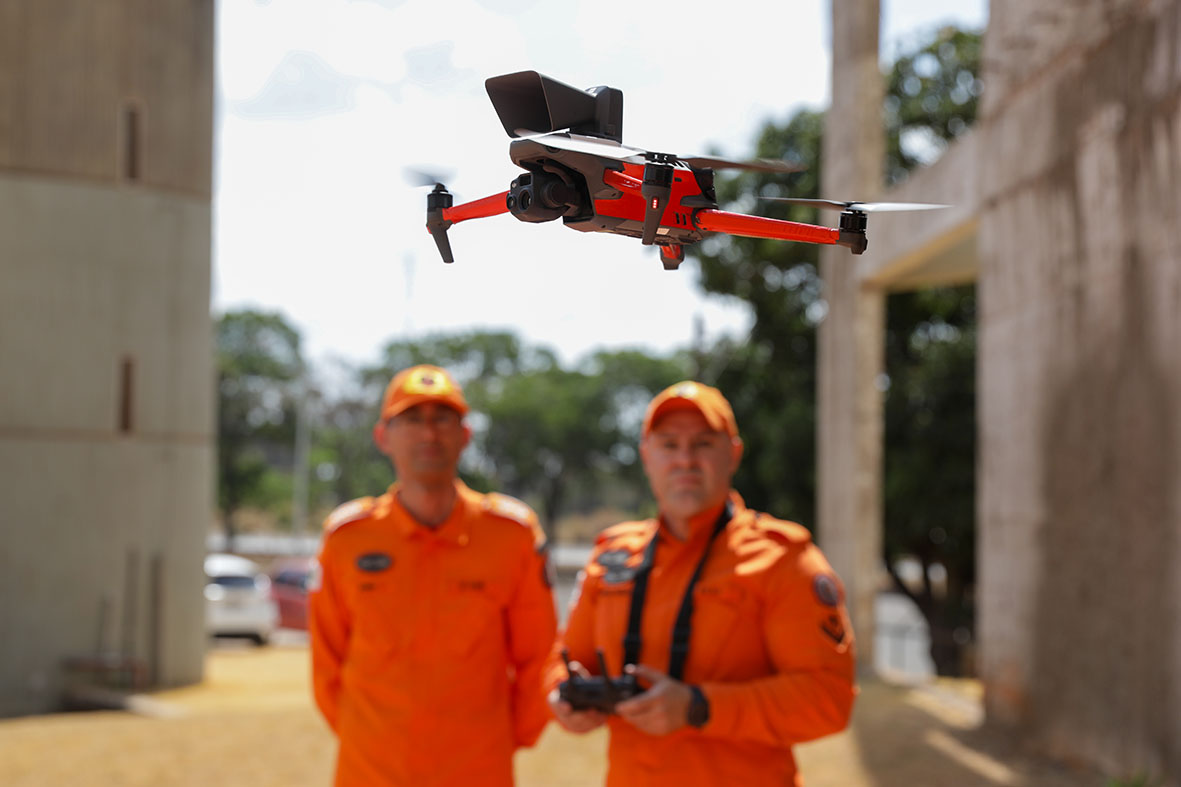 Drones ampliam eficiência do Corpo de Bombeiros do DF em salvamentos e no combate a incêndios florestais
