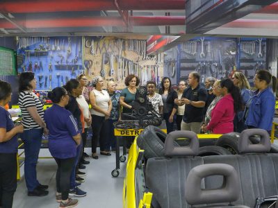 Capacitação gratuita sobre mecânica eleva confiança e independência das mulheres