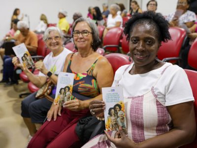 Tecnologia sem barreiras: Curso capacita idosos no mundo digital