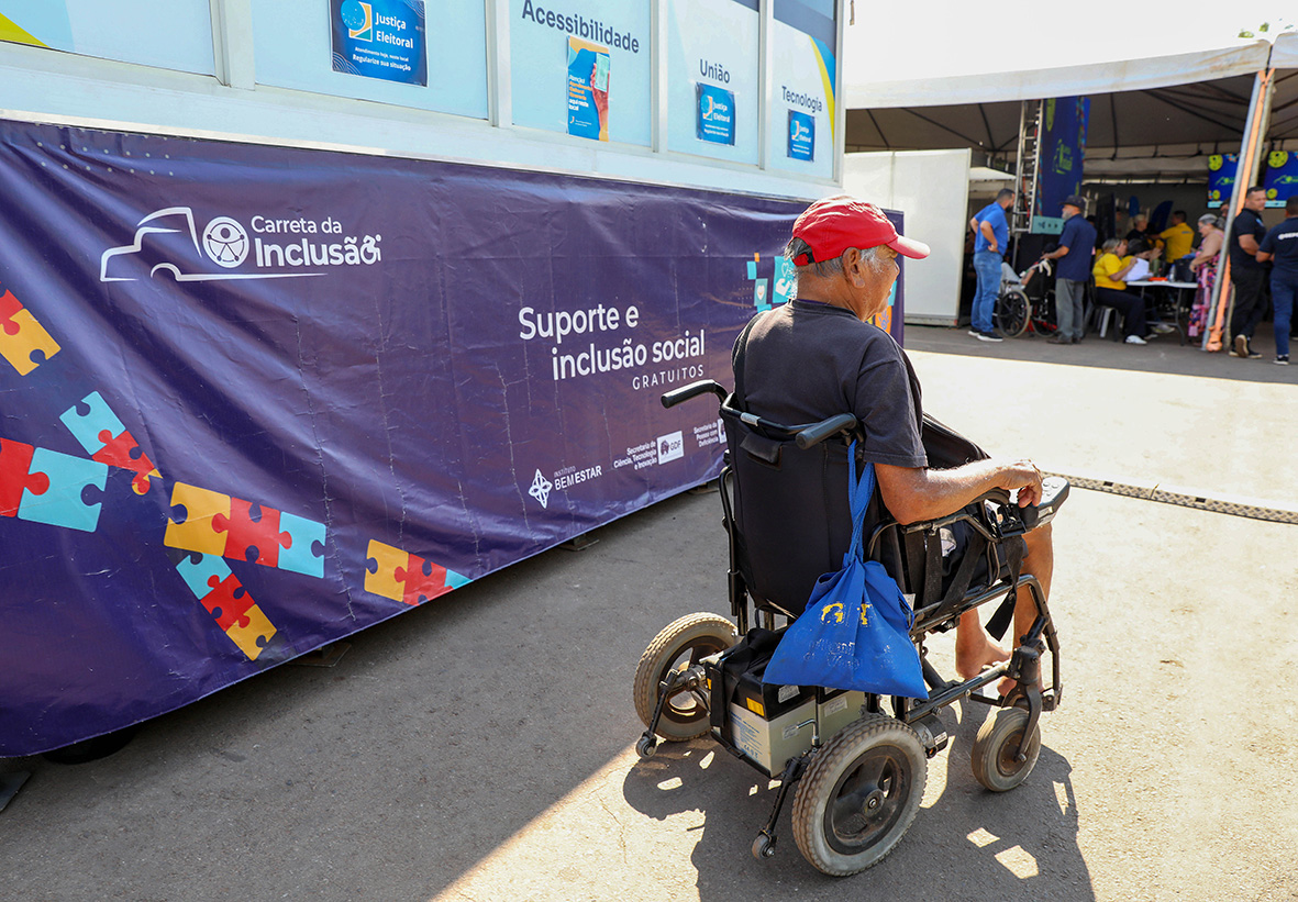 Carreta da Inclusão aproxima serviços públicos dos cidadãos com deficiência
