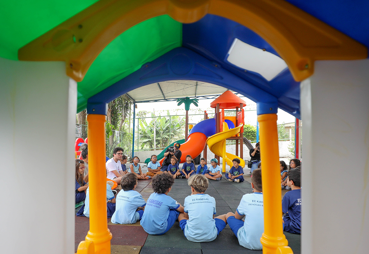 Projeto apoiado pelo FAC leva espetáculo teatral e oficina de musicalização para escolas públicas do DF