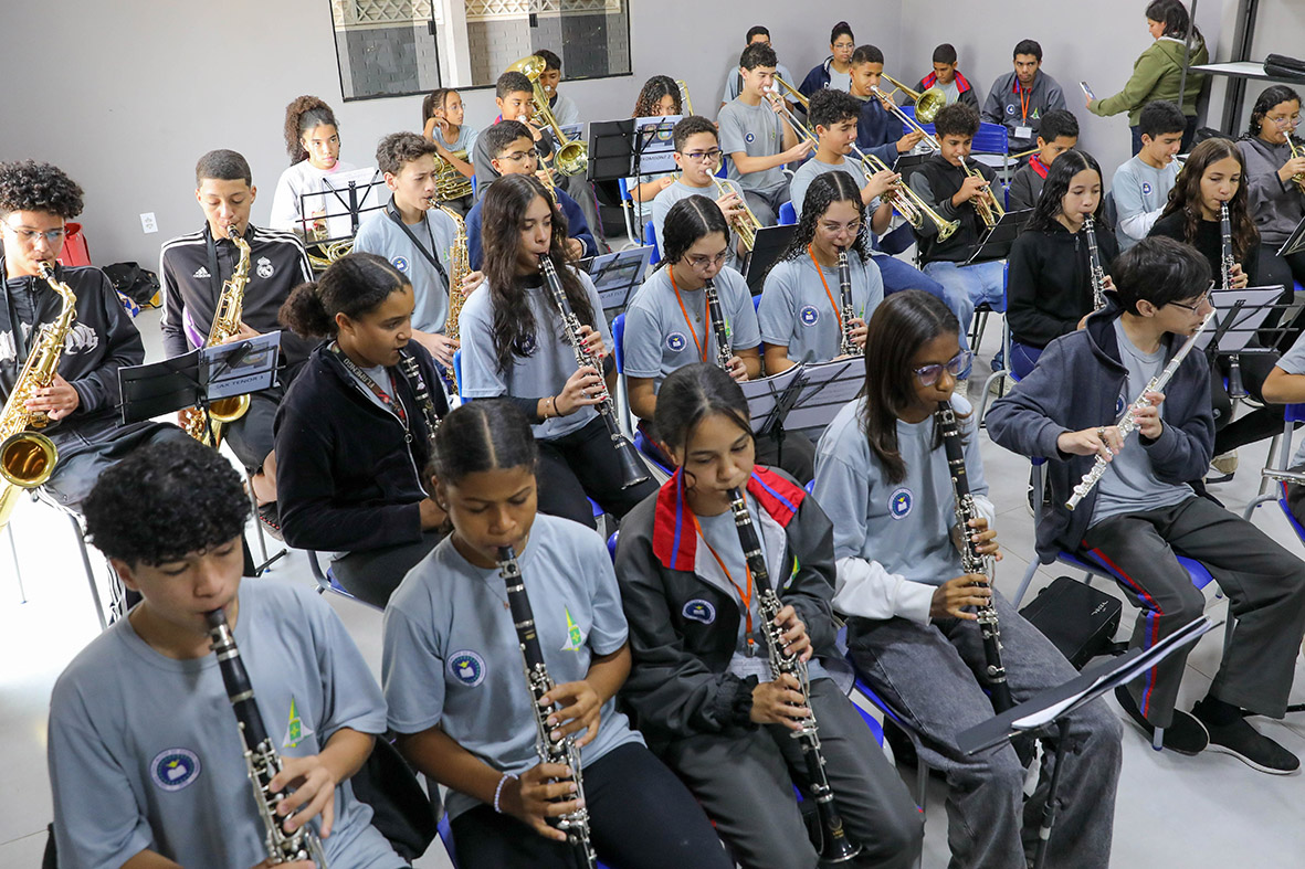 Projeto de musicalização melhora concentração e disciplina de estudantes do DF