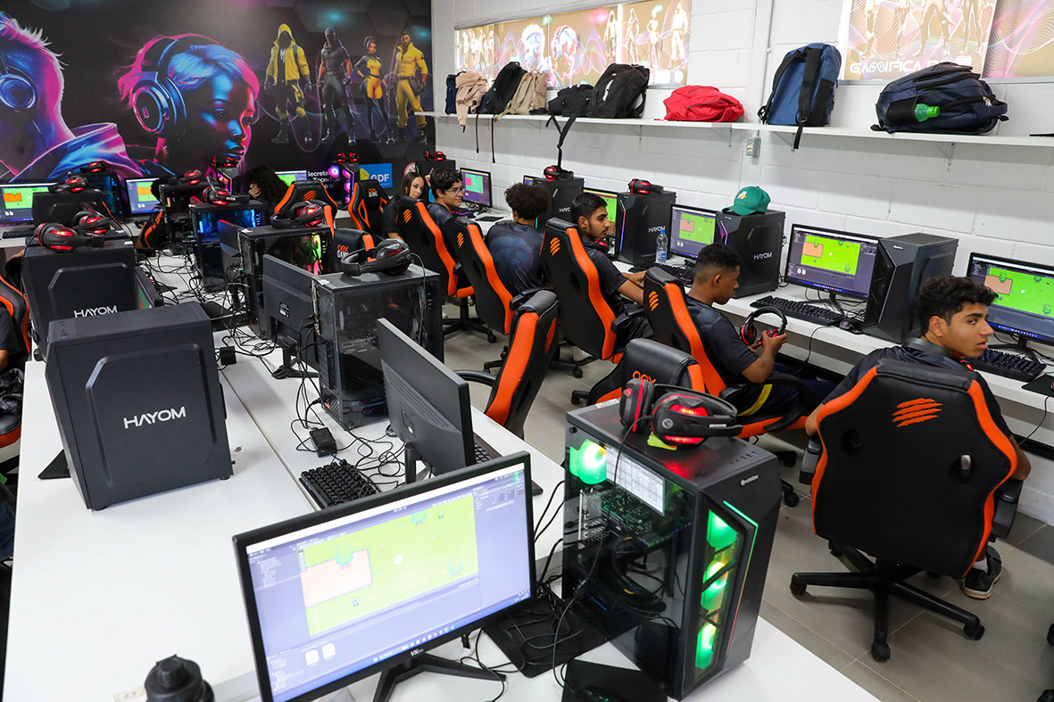 Gamifica leva cursos de criação de jogos a escolas públicas do Distrito Federal