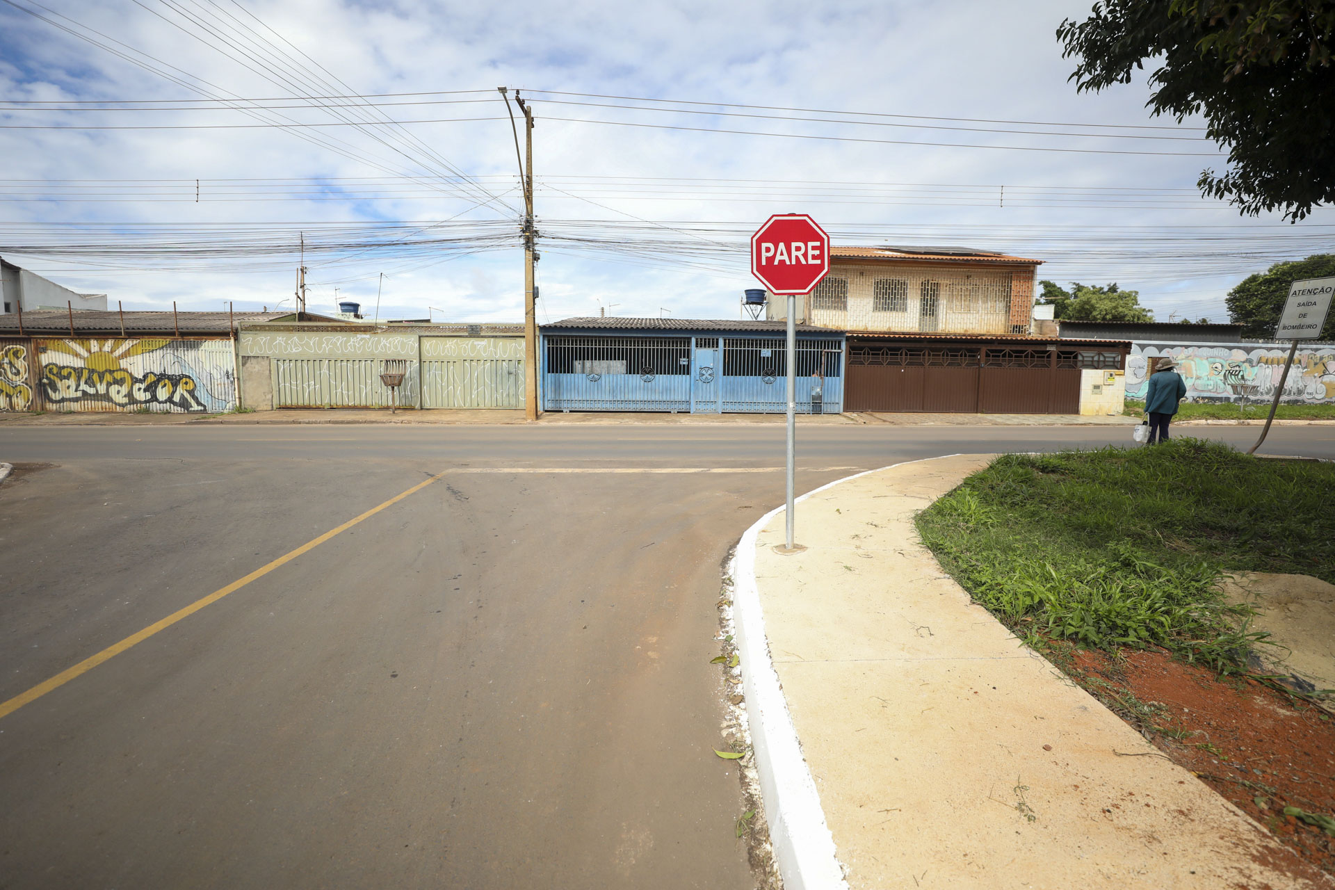 GDF entrega pavimentação asfáltica e rede de esgoto na QR 119 de Santa Maria