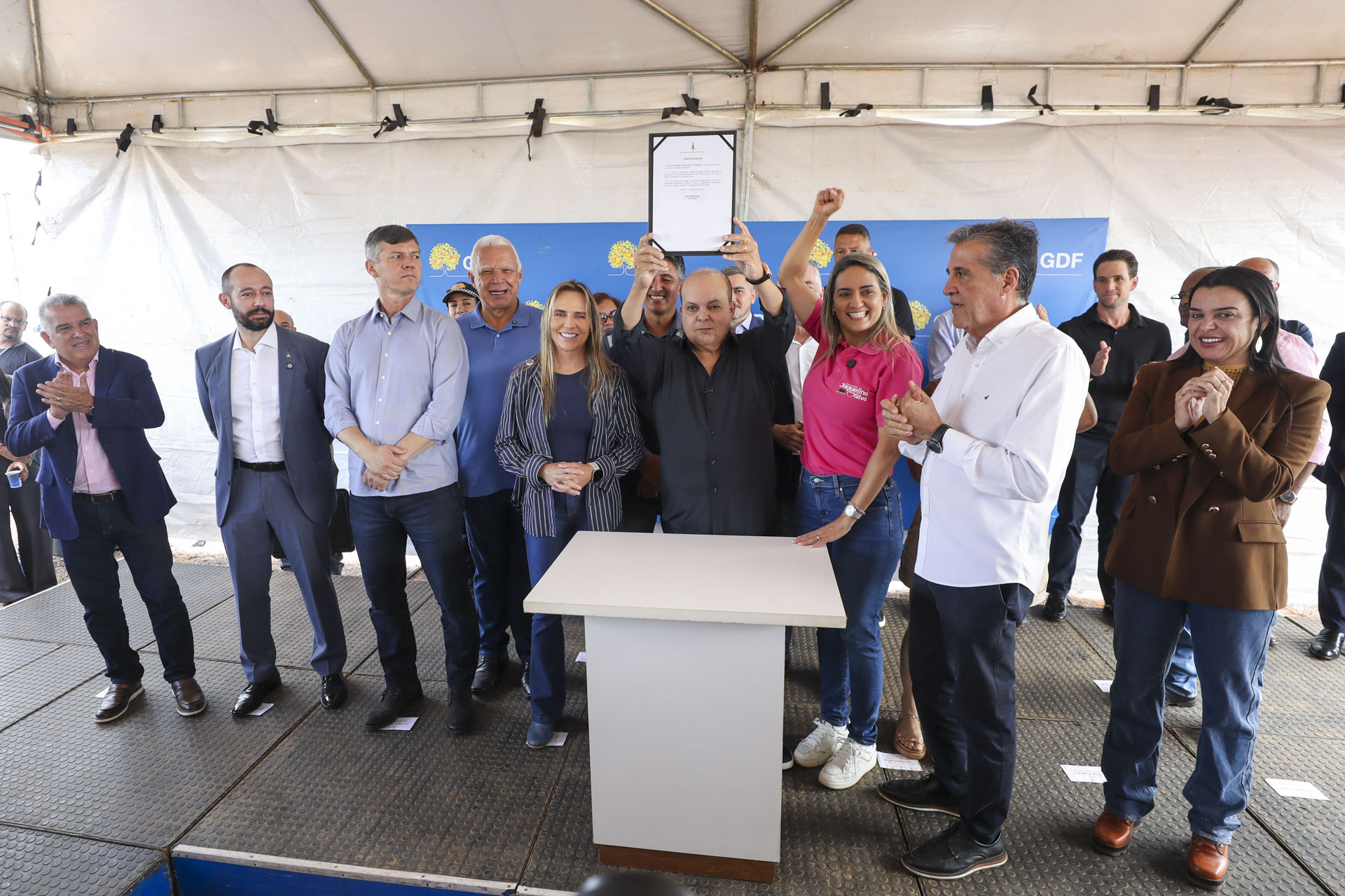 Governador Ibaneis Rocha autoriza pavimentação do Residencial Santa Maria na DF-290