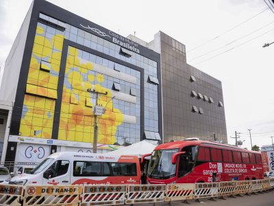 Unidade móvel do Hemocentro desembarca em Ceilândia e coleta doações na Casa da Mulher Brasileira