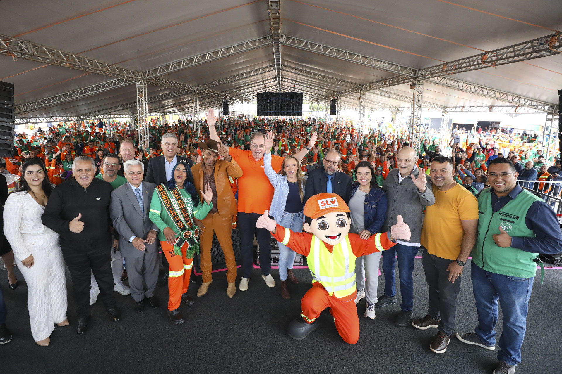 Dia do Gari é celebrado com ponto facultativo e festa para os profissionais