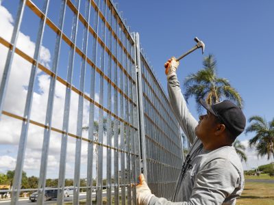 Segurança de pedestres é reforçada com a instalação de gradis nas principais vias do DF
