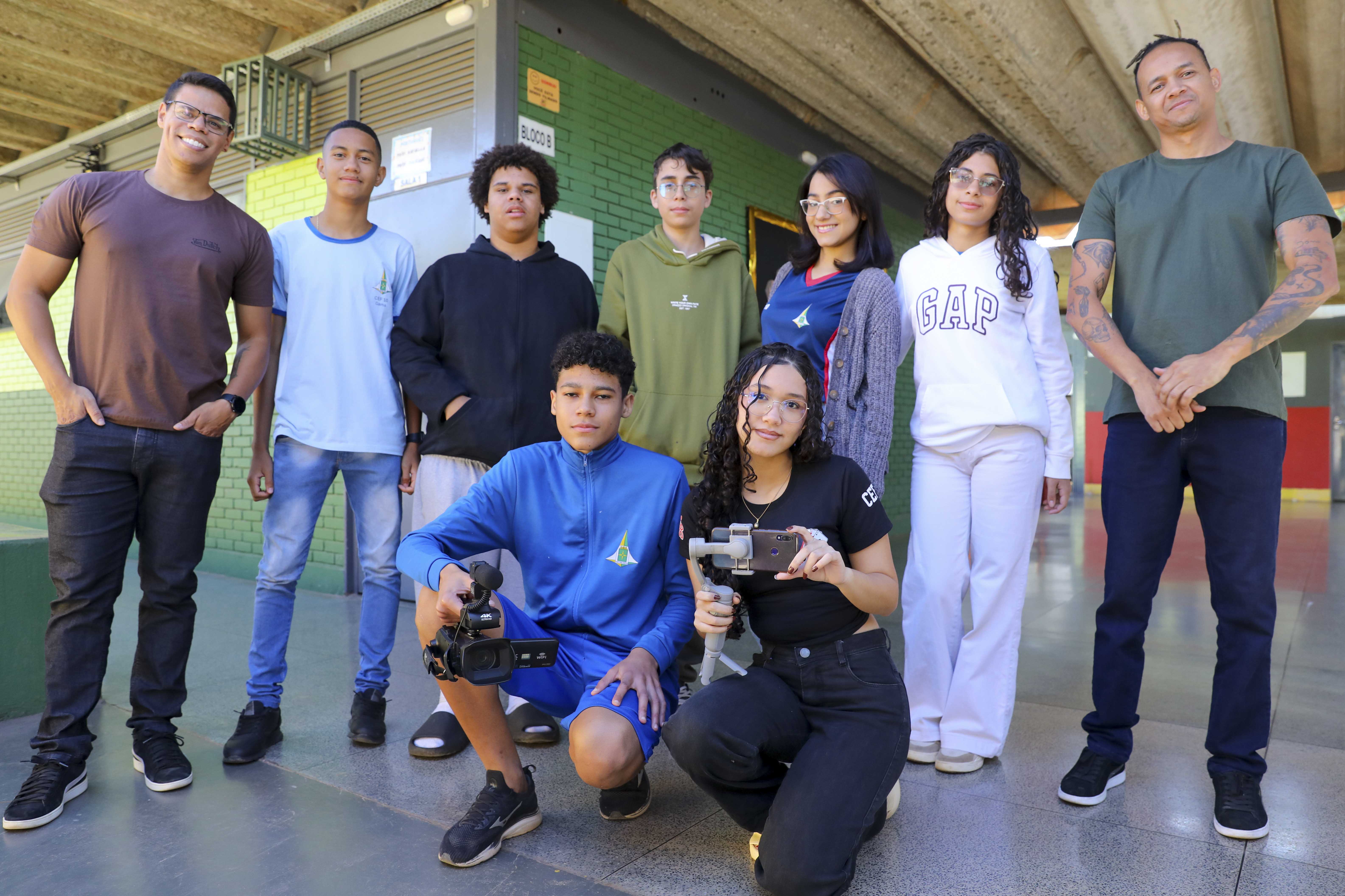 Luz, câmera, ação! Alunos do CEF 10 do Gama vivenciam o cinema no projeto Cine 10