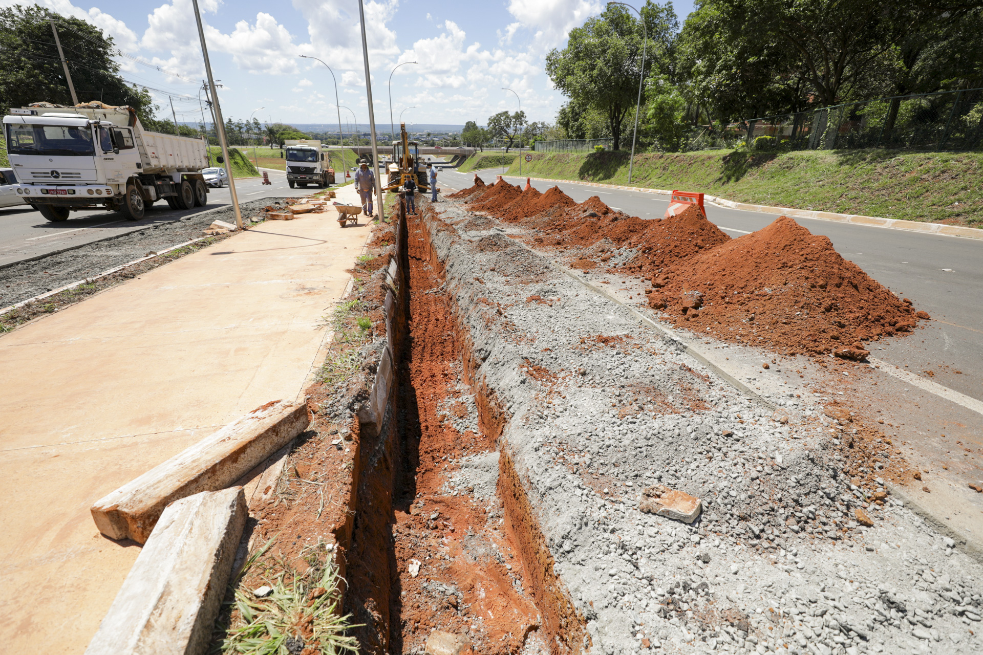 Viaduto do Sudoeste recebe obras para recuperação do asfalto