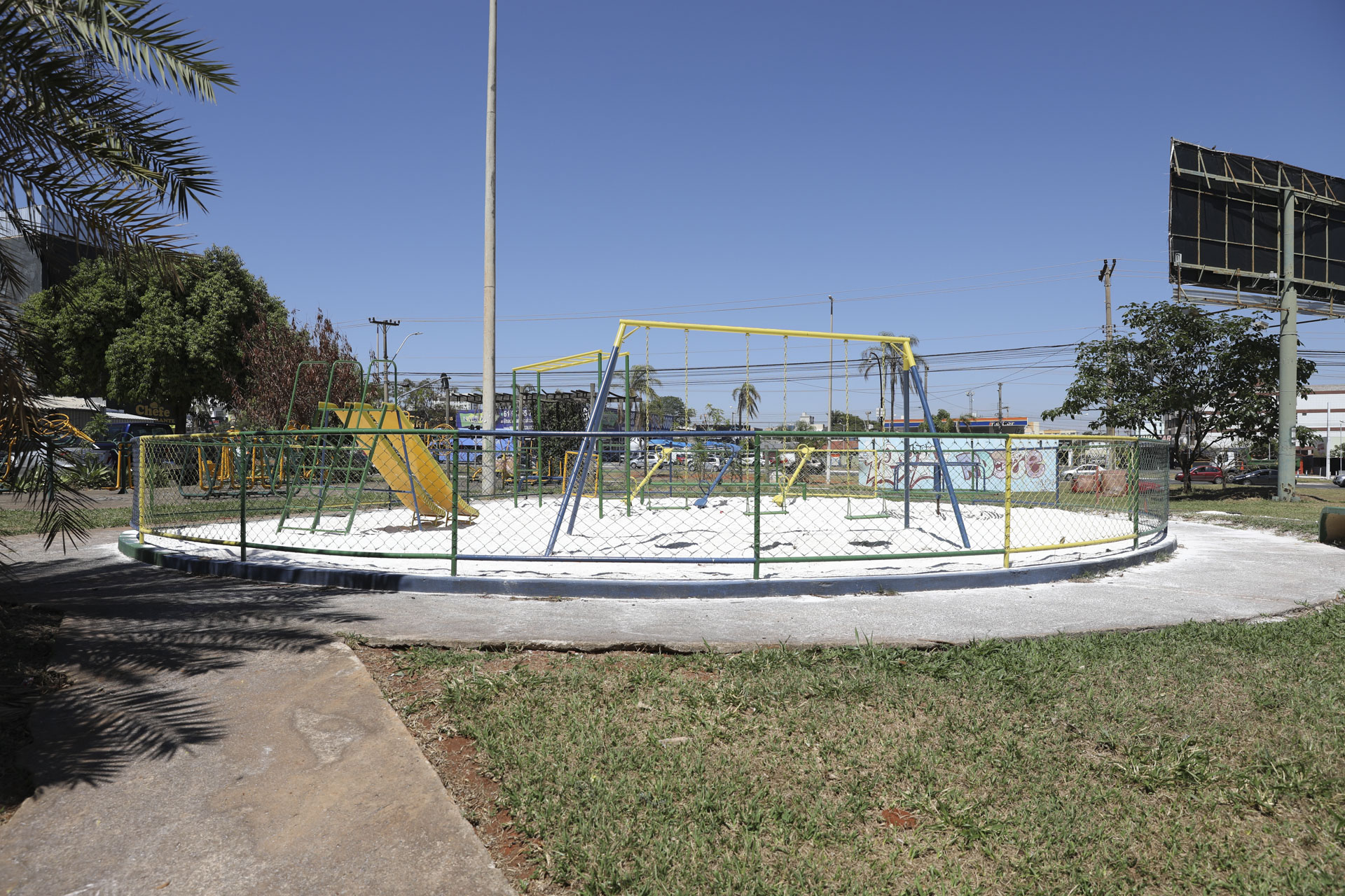 Reforma em 14 parquinhos públicos de Samambaia promove lazer e segurança para as crianças