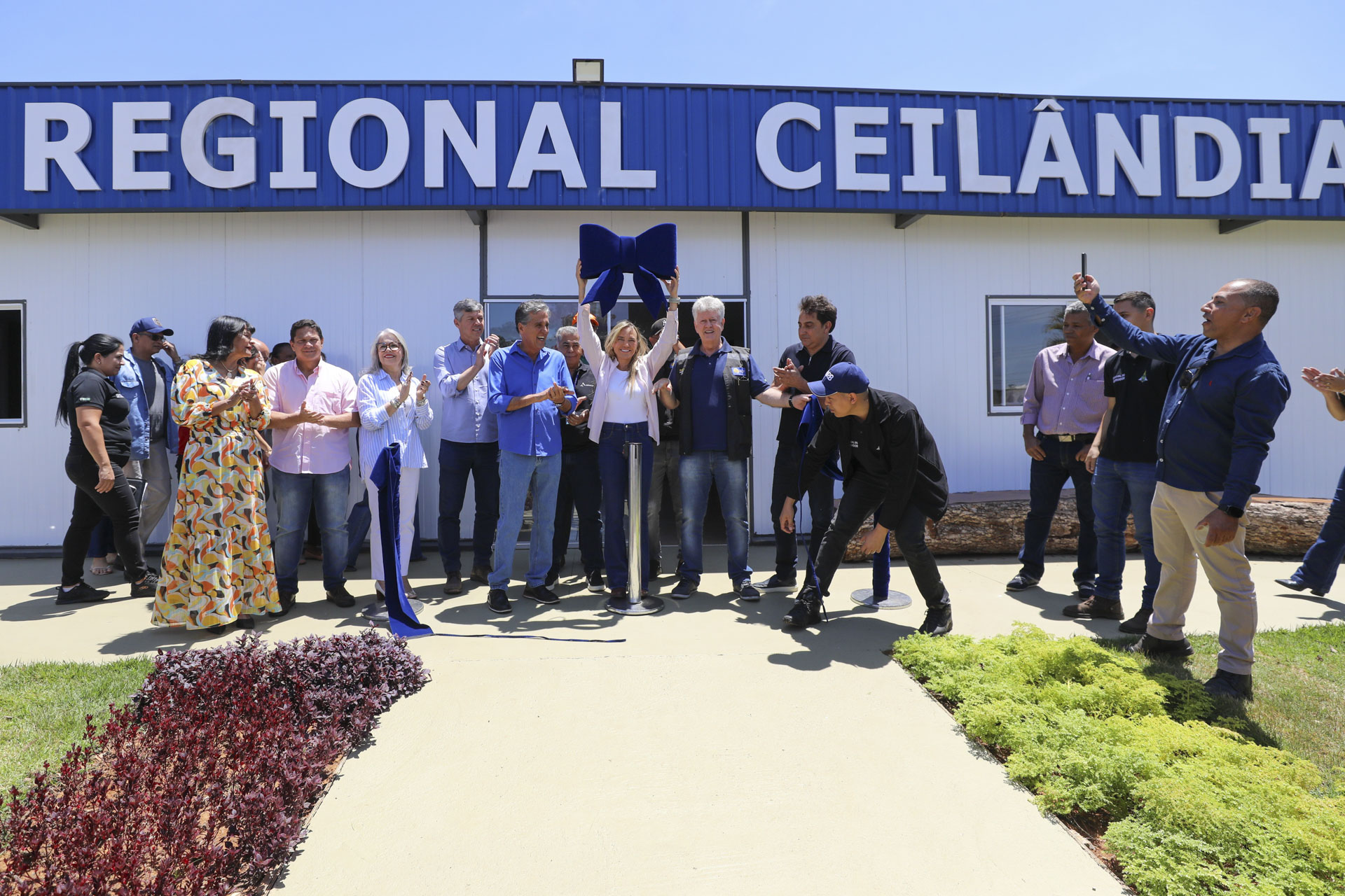 GDF inaugura Regional da Novacap em Ceilândia/Sol Nascente e entrega 1,2 mil contêineres para descarte de lixo